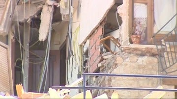 Frame 17.73922 de: Desalojan a 33 personas por el derrumbe de tres viviendas en Alcañiz (Teruel)