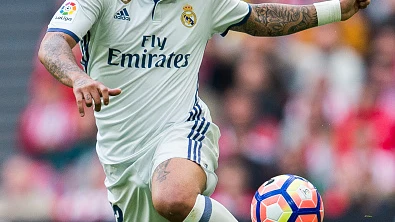 Marcelo controlando el balón