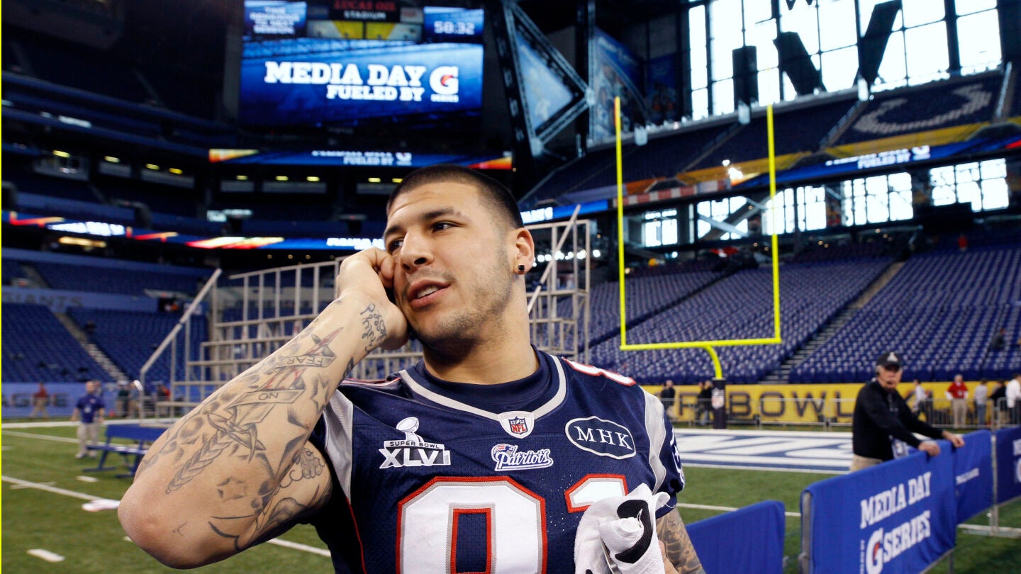 Aaron Hern&aacute;ndez, tras la XLVI Super Bowl