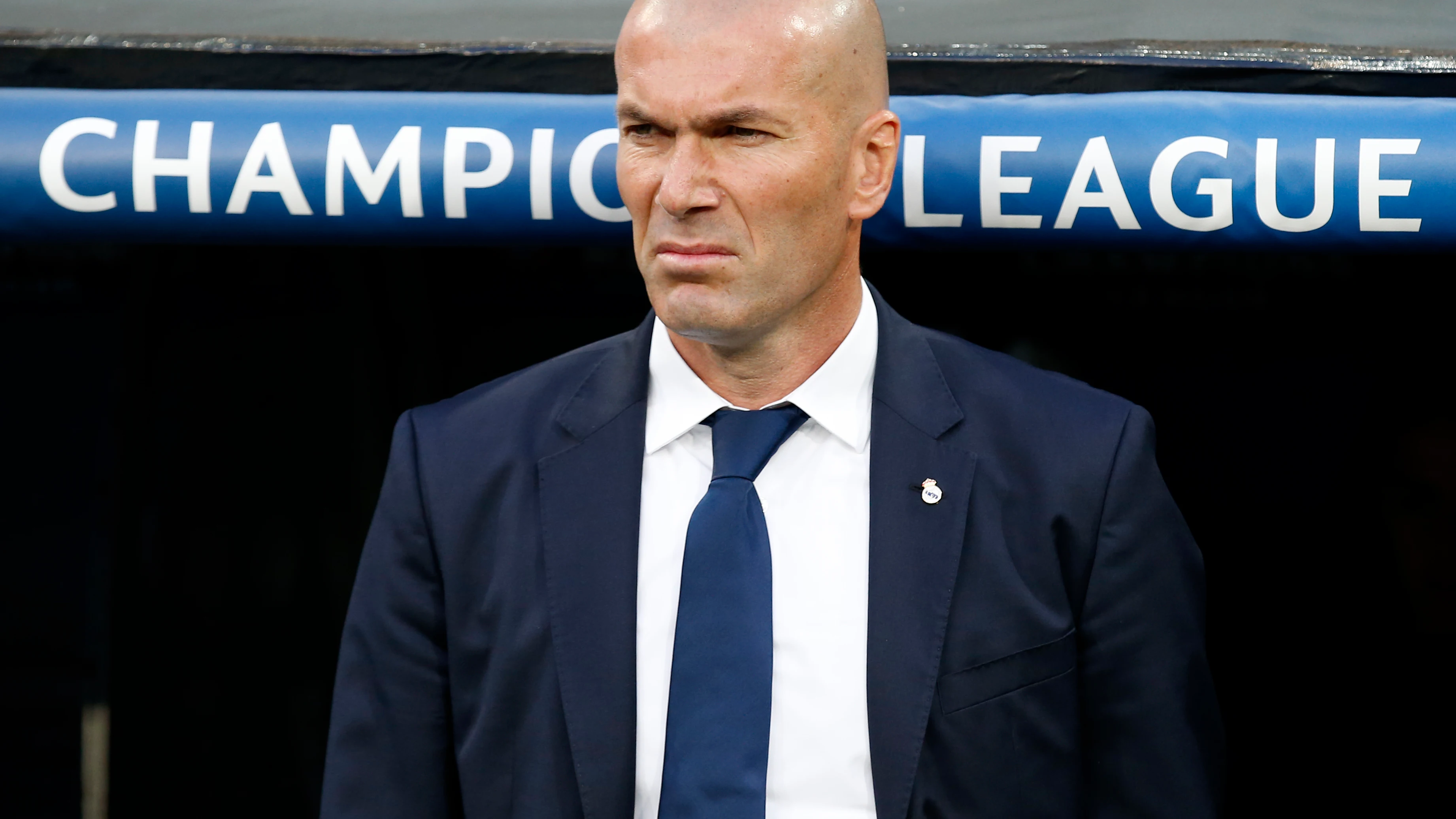 Zinedine Zidane, en la banda del Bernabéu