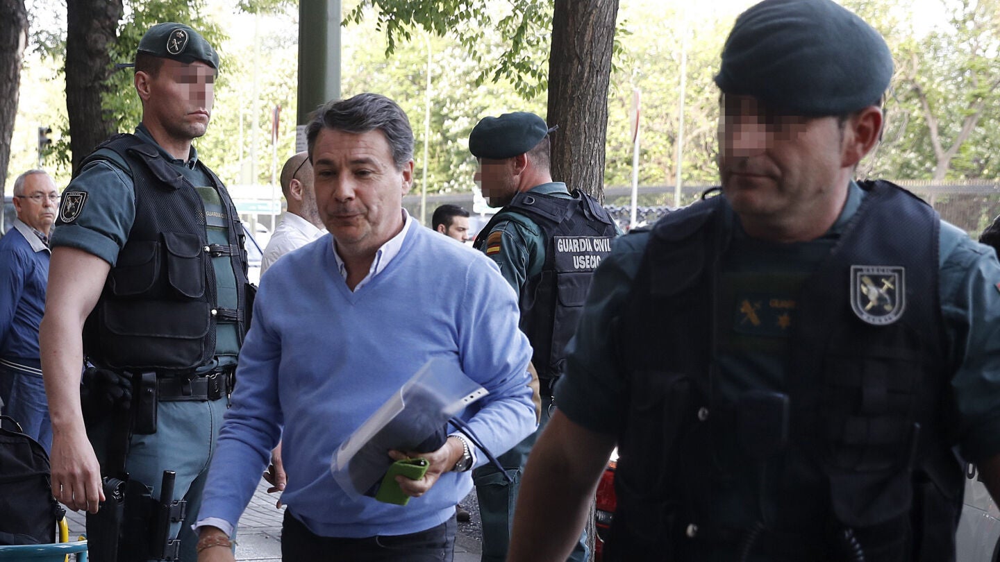 El expresidente de la Comunidad de Madrid, Ignacio Gonz&aacute;lez, a su llegada al despacho (Archivo)