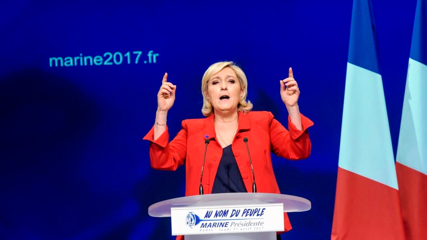 La l&iacute;der y candidata del partido Frente Nacional, Marine Le Pen, da un discurso electoral