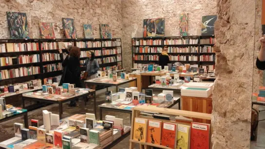 Imagen de archivo de una librería Imagen de archivo de una librería