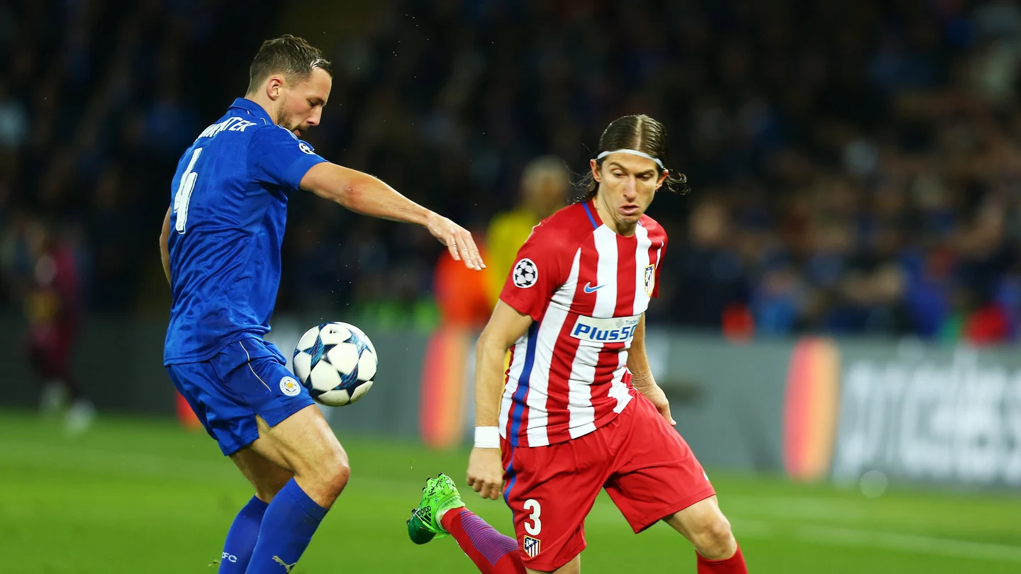 Filipe Luis, en una acción del partido contra el Leicester Filipe Luis, en una acción del partido contra el Leicester