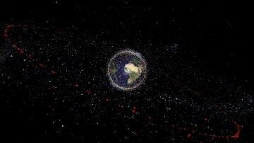 Imagen de la basura espacial orbitando alrededor de la Tierra