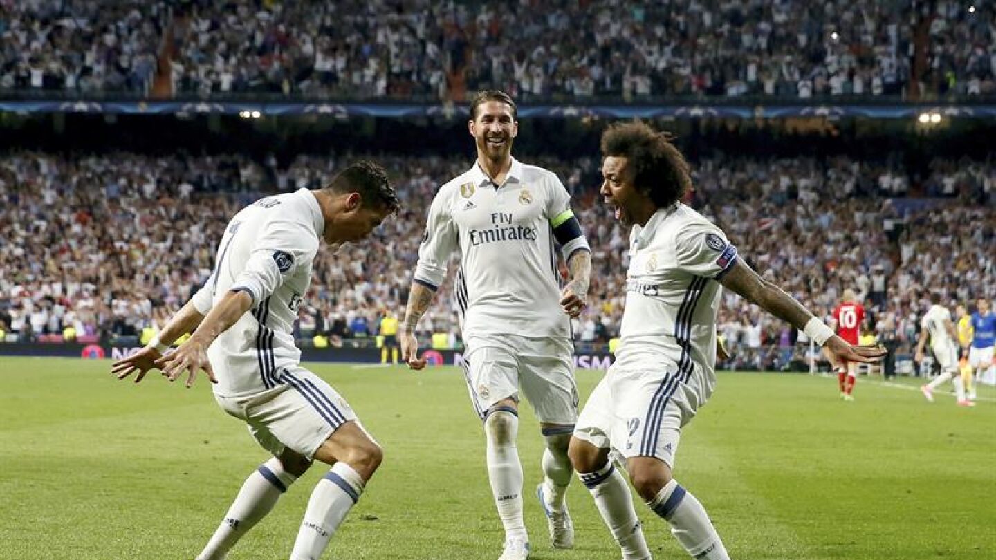 Marcelo celebra un gol con Cristiano Ronaldo
