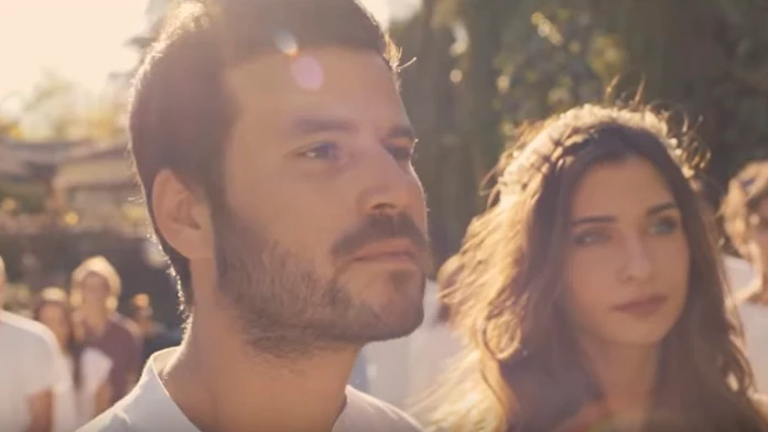 Willy Bárcenas en el videoclip de Taburete, Luna (Voy a por ti)