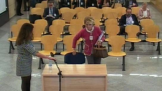 Aguirre antes de declarar en el juicio del caso Gürtel Aguirre antes de declarar en el juicio del caso Gürtel