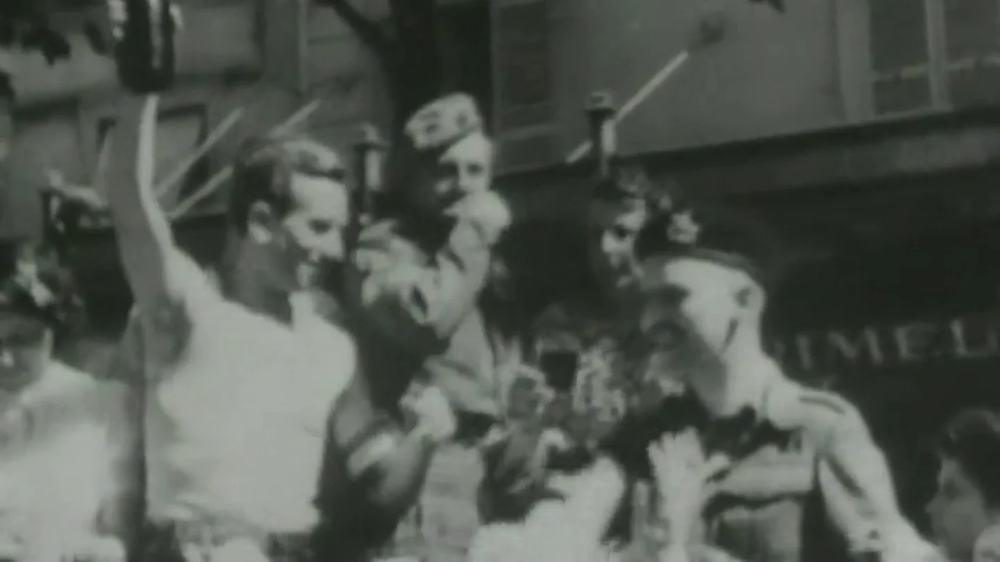 Frame 62.724864 de: Fueron, vieron, vencieron y les olvidaron: el día que 'La Nueve' alcanzó la gloria frente a los nazis bajo el silencio de Francia Frame 62.724864 de: Fueron, vieron, vencieron y les olvidaron: el día que 'La Nueve' alcanzó la gloria frente a los nazis bajo el silencio de Francia