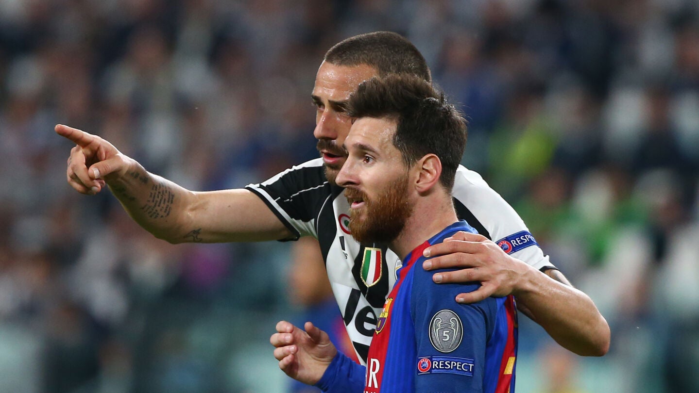 Bonucci le se&ntilde;ala a Messi la grada tras el partido