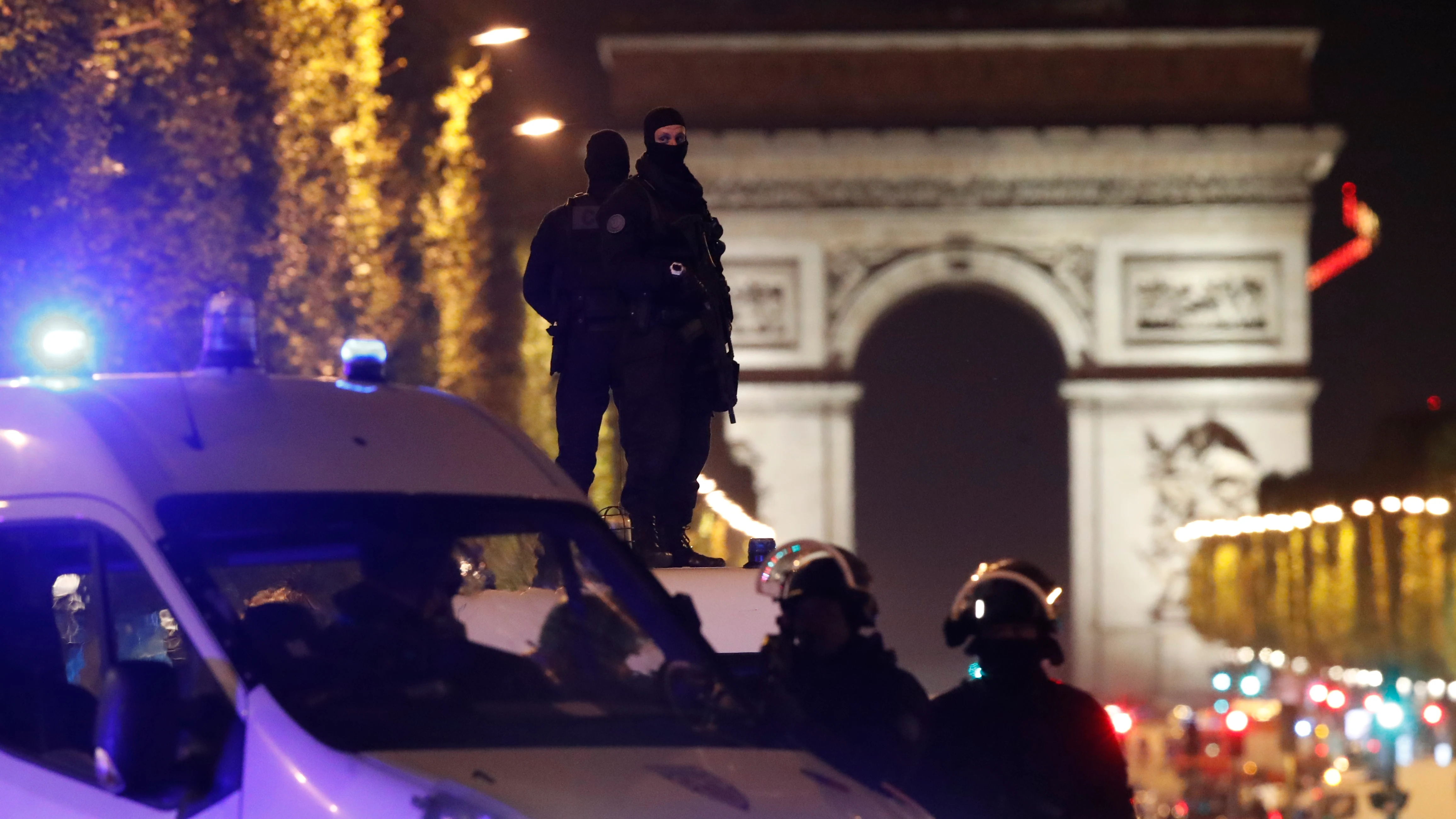 Ataque terrorista en los Campos Elíseos de París Ataque terrorista en los Campos Elíseos de París