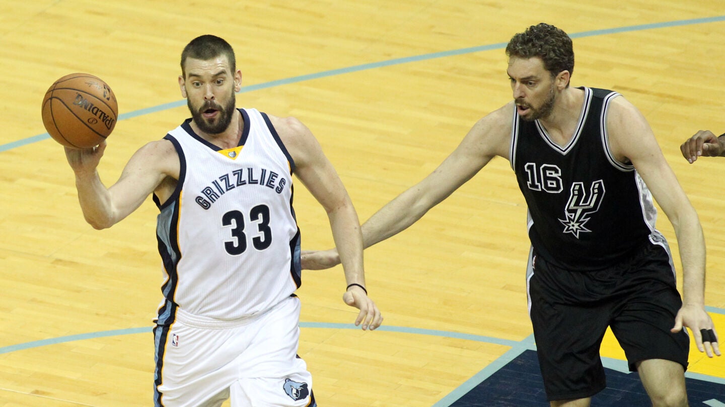 Marc Gasol, ante su hermano Pau 