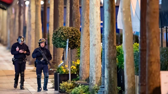 Dispositivo policial en los Campos Elíseos Dispositivo policial en los Campos Elíseos