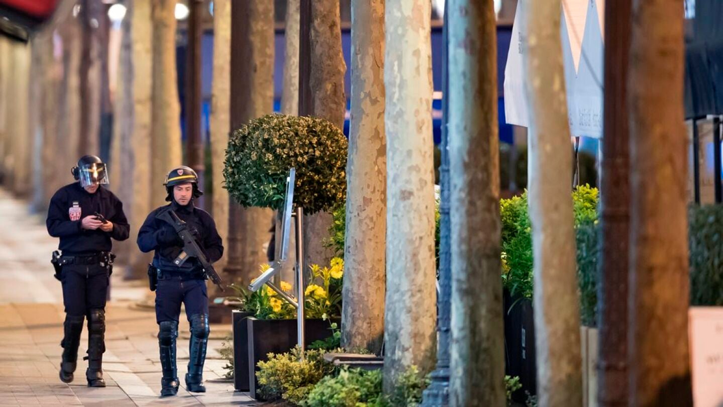 Dispositivo policial en los Campos El&iacute;seos