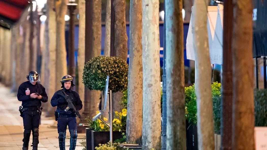 Dispositivo policial en los Campos Elíseos