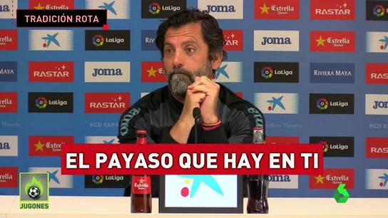 Frame 26.48555 de: Quique Sánchez Flores prefiere leer 'El payaso que hay en ti' que hacerse la foto con Luis Enrique Frame 26.48555 de: Quique Sánchez Flores prefiere leer 'El payaso que hay en ti' que hacerse la foto con Luis Enrique