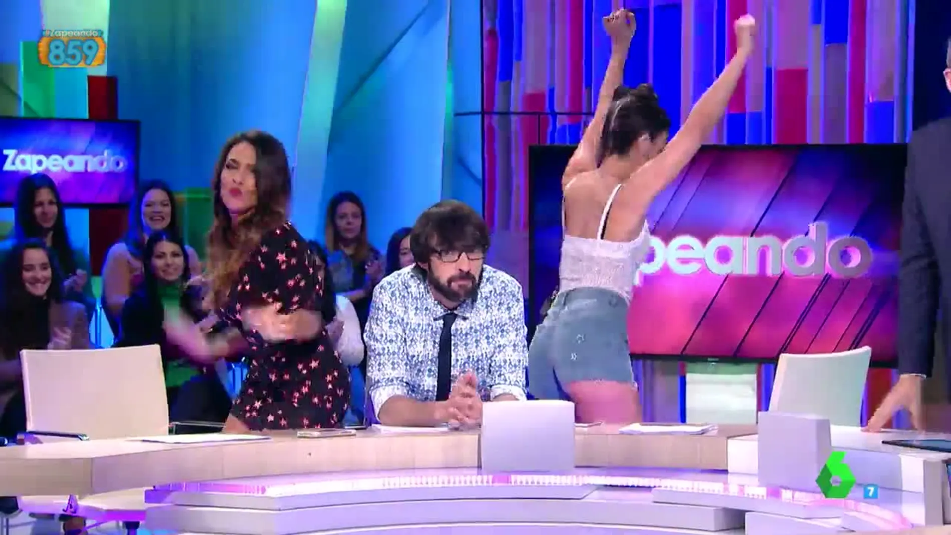 Lorena Castell y Cristina Pedroche bailan a Quique Peinado