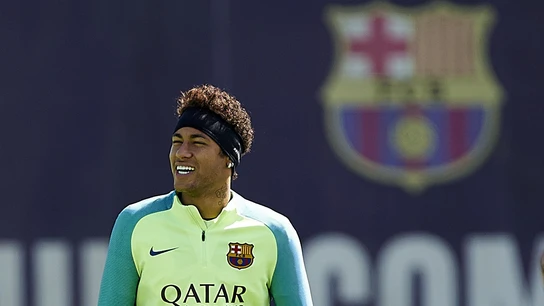 Neymar durante un entrenamiento con el Barcelona Neymar durante un entrenamiento con el Barcelona