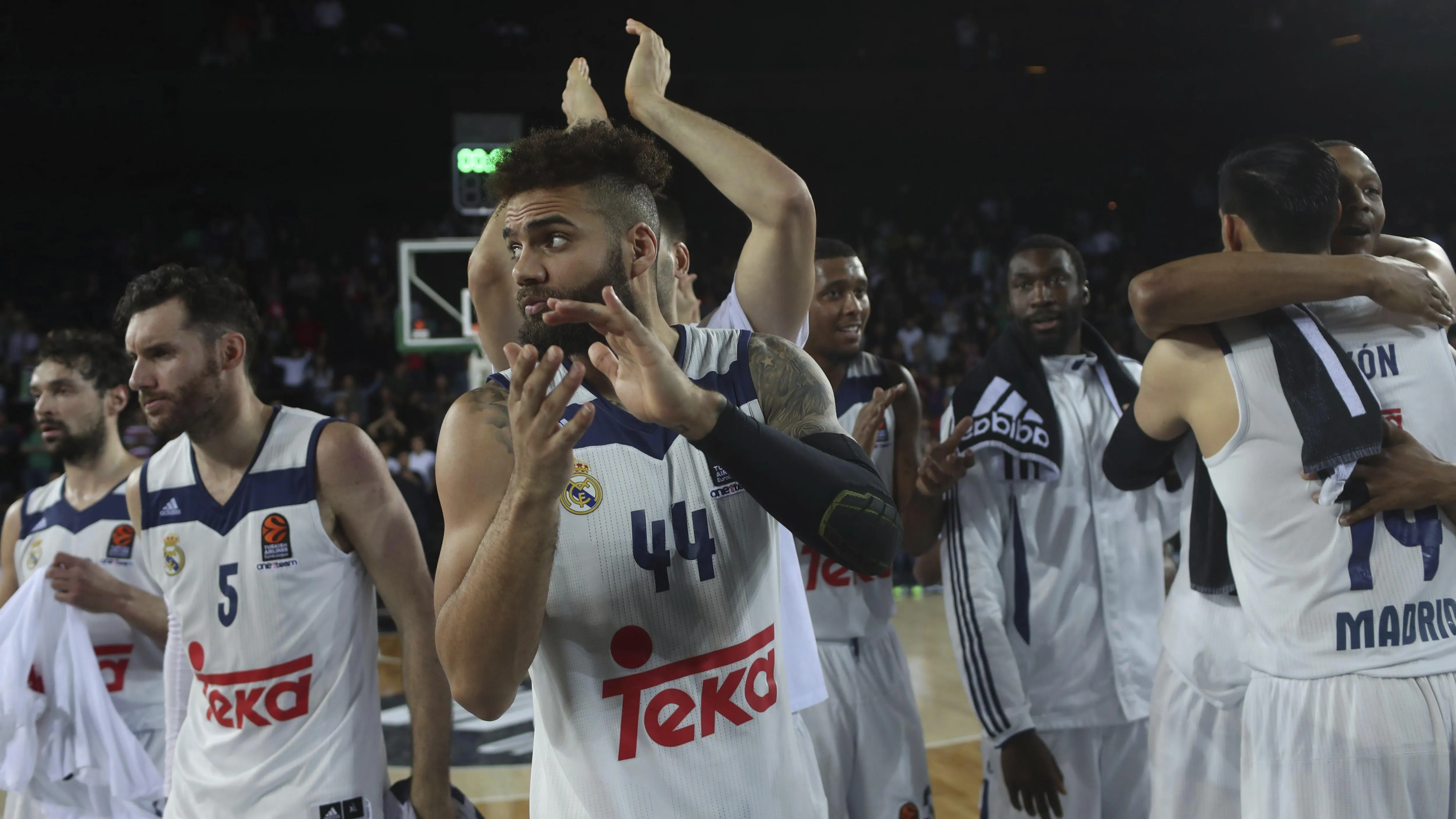 Los jugadores del Real Madrid celebrando el pase a la 'Final Four'