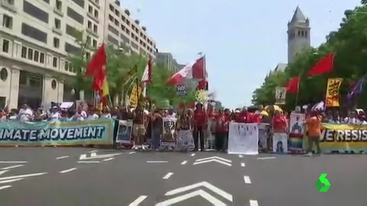 Miles de manifestantes protestan contra las políticas del cambio climático de Trump en Washington Miles de manifestantes protestan contra las políticas del cambio climático de Trump en Washington