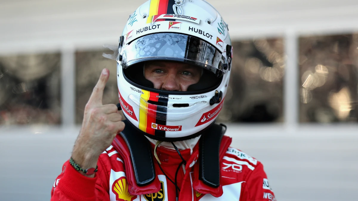 Vettel celebra mostrando su dedo