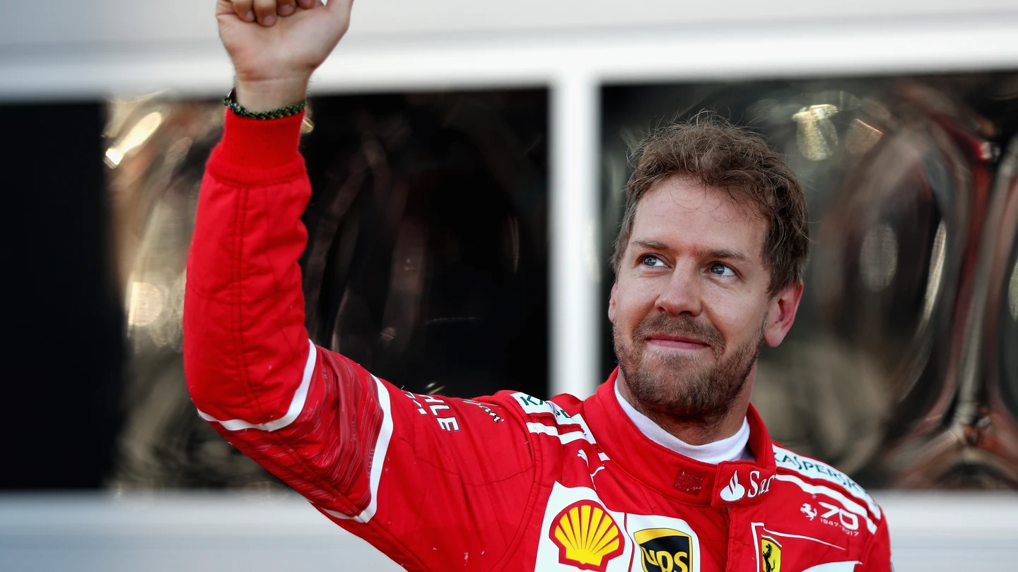 Sebastian Vettel celebrando la 'pole' de GP de Rusia Sebastian Vettel celebrando la 'pole' de GP de Rusia