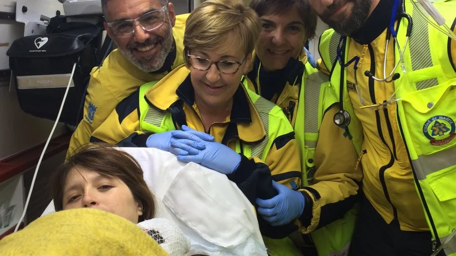 La mujer que ha dado a luz junto a los médicos del Samur