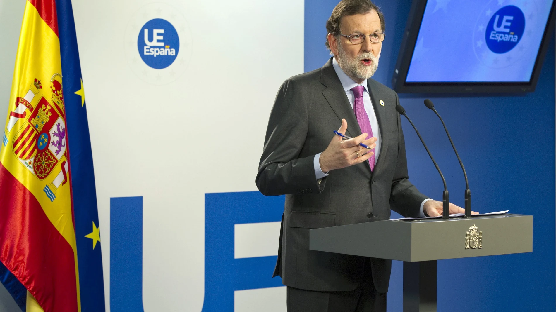 Rajoy durante la rueda de prensa en Bruselas