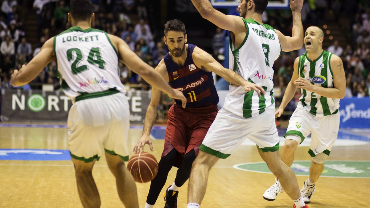 Navarro penetra en la defensa del Betis