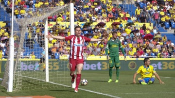 Gameiro celebra un gol ante Las Palmas