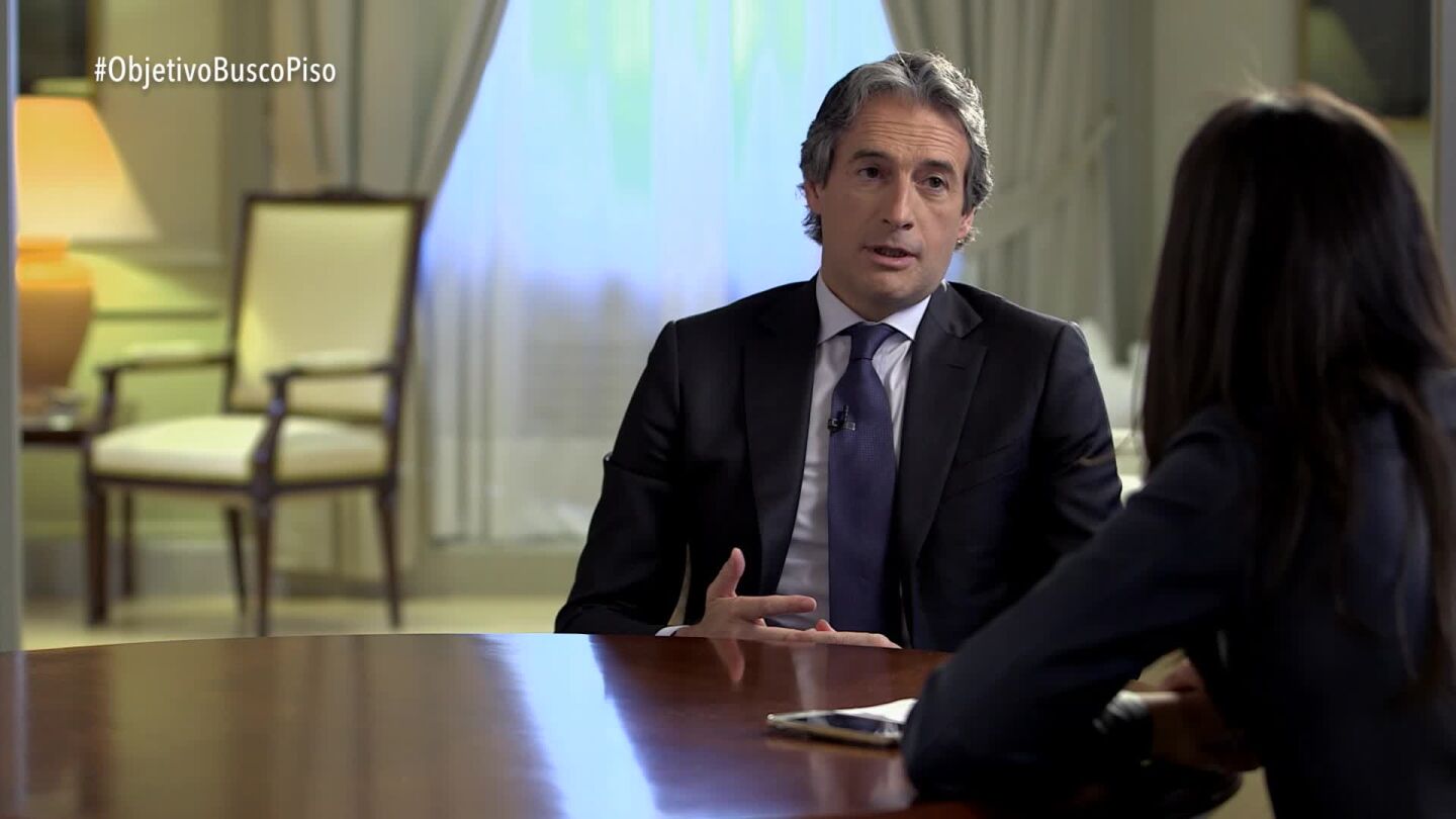 El ministro de Fomento, &Iacute;&ntilde;igo de la Serna, junto a Ana Pastor