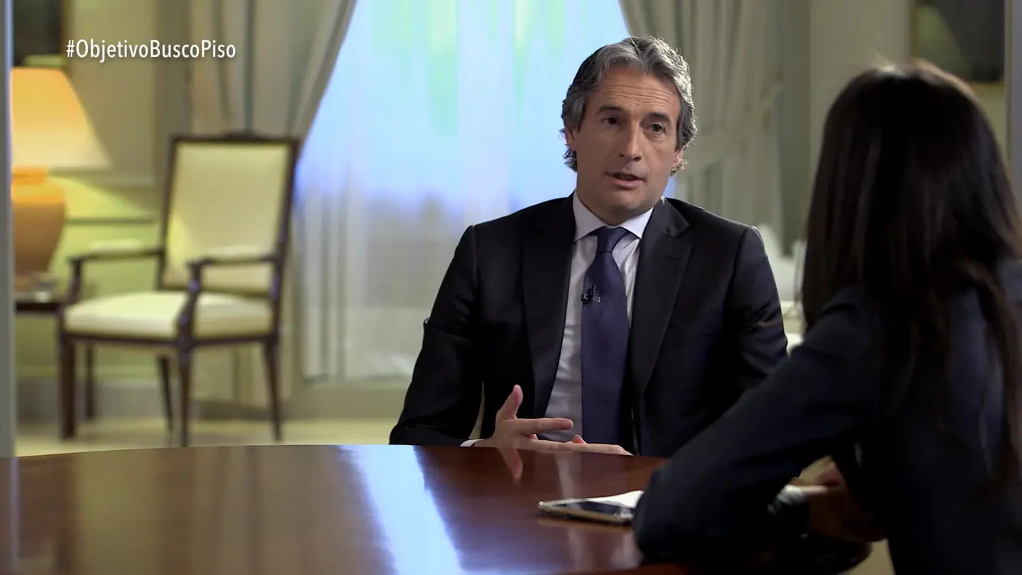 El ministro de Fomento, Íñigo de la Serna, junto a Ana Pastor El ministro de Fomento, Íñigo de la Serna, junto a Ana Pastor