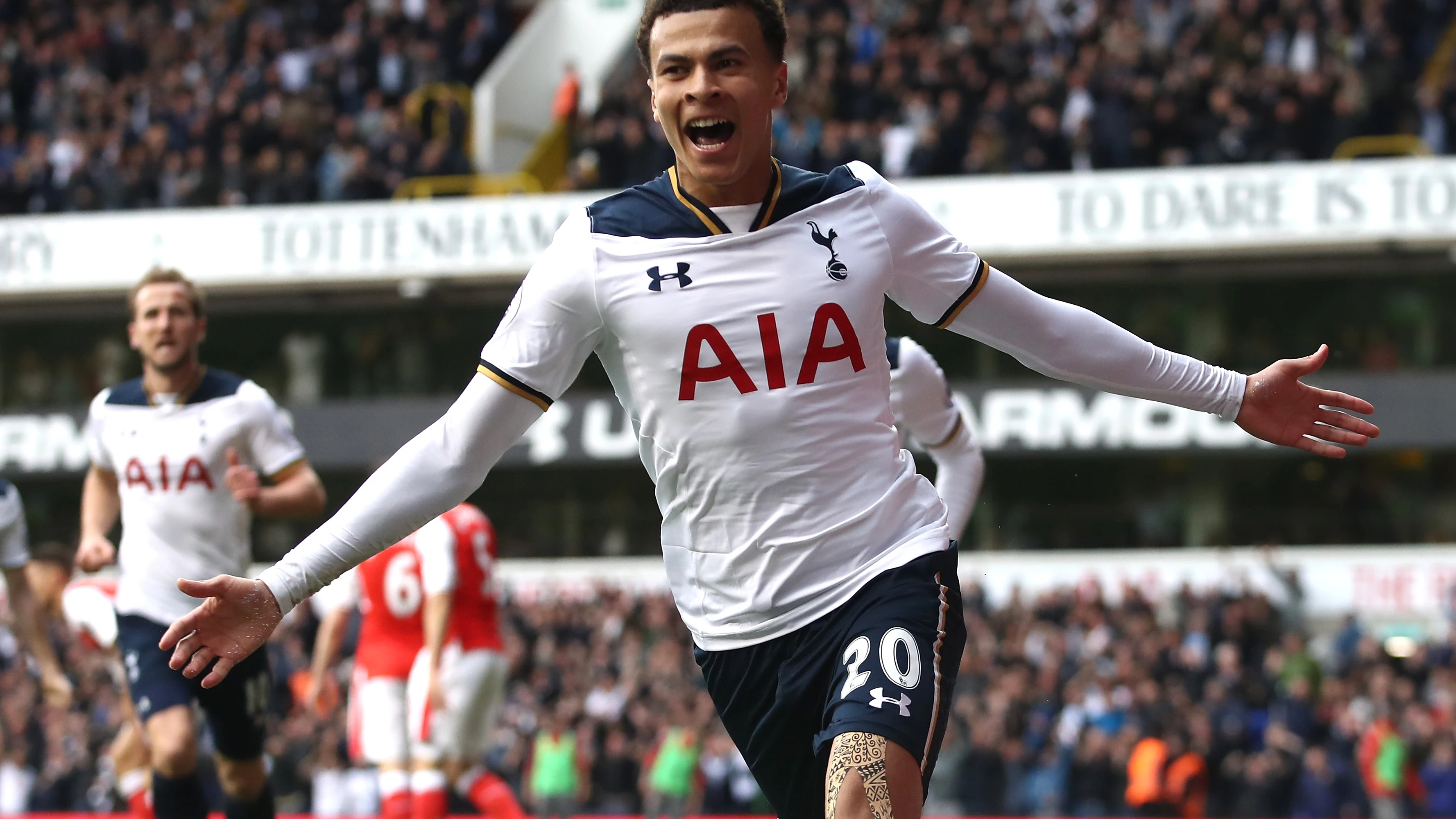 Dele Alli celebra uno de sus goles con el Tottenham