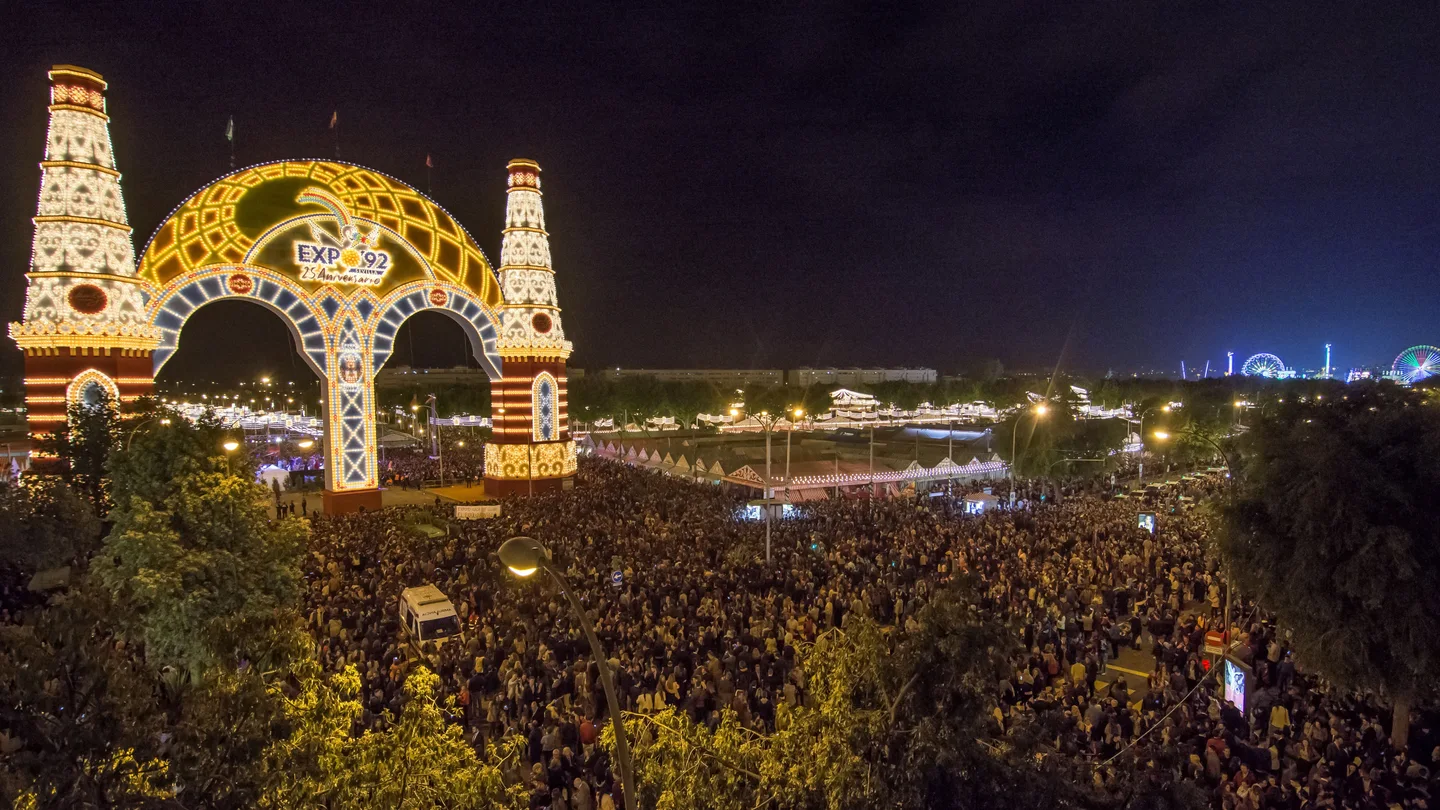 El tradicional 'Alumbrao' del ferial abre esta medianoche otra edición de la Feria de Abril de Sevilla, El tradicional 'Alumbrao' del ferial abre esta medianoche otra edición de la Feria de Abril de Sevilla,