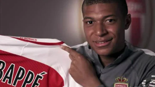Mbappé, con su camiseta del Mónaco Mbappé, con su camiseta del Mónaco