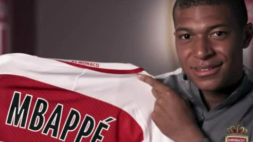 Mbappé, con su camiseta del Mónaco