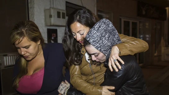 María Jimena Rico Montero abraza a su hermana, María del Valle, a su llegada en buen estado a Torrox (Málaga) María Jimena Rico Montero abraza a su hermana, María del Valle, a su llegada en buen estado a Torrox (Málaga)
