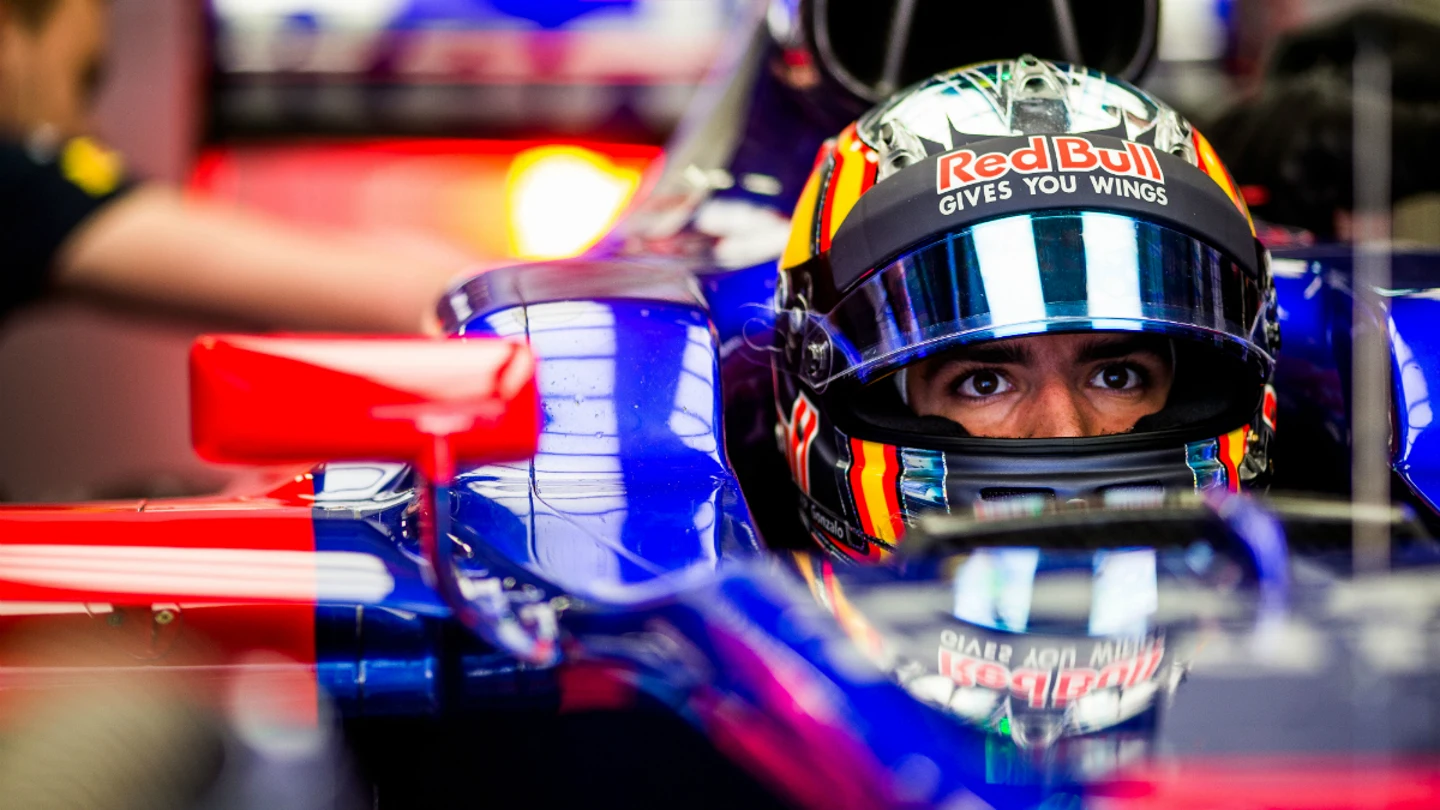 Carlos Sainz, en el cockpit del Toro Rosso Carlos Sainz, en el cockpit del Toro Rosso