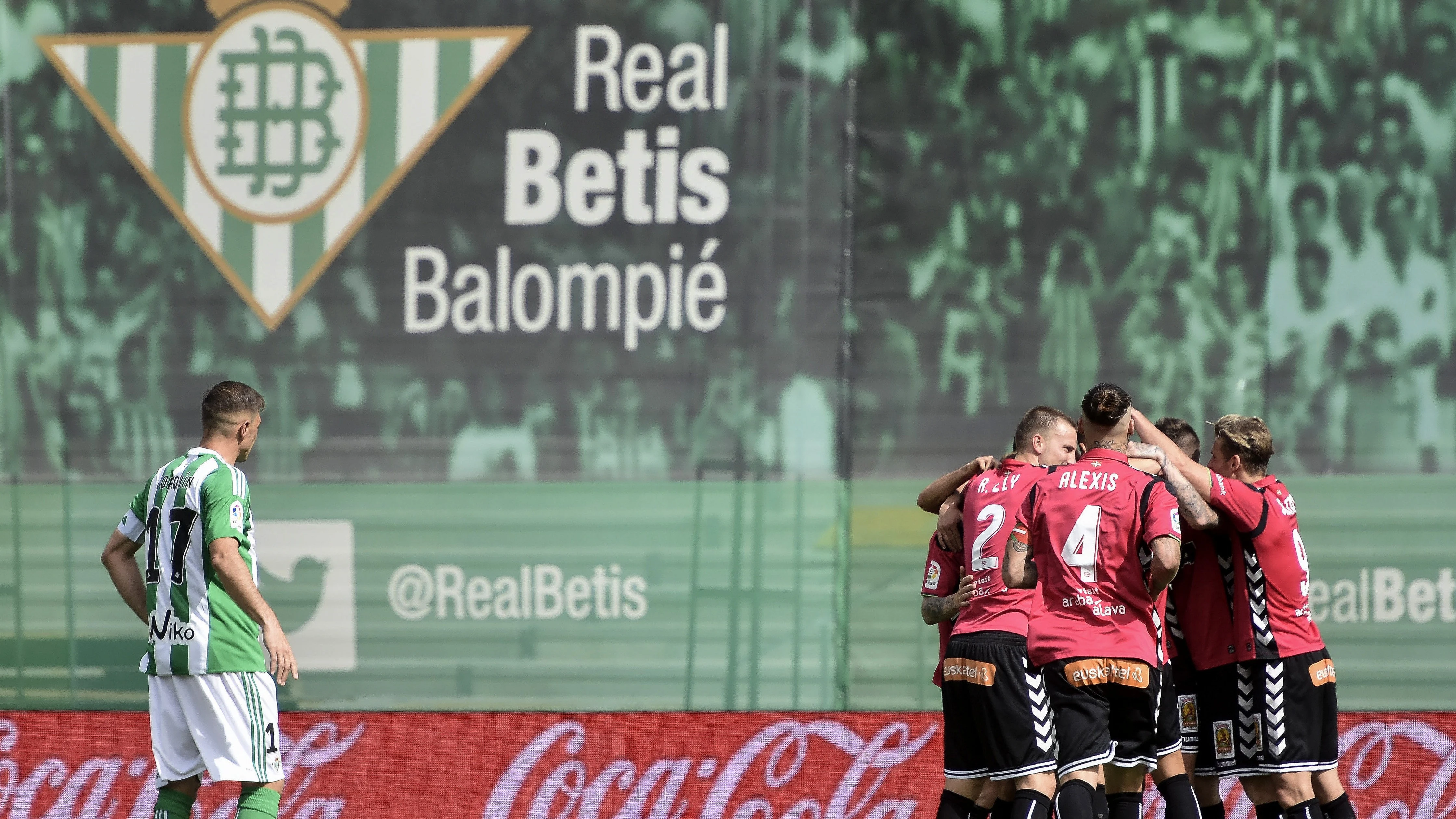 Los jugadores del Alavés celebrando un gol frente al Betis