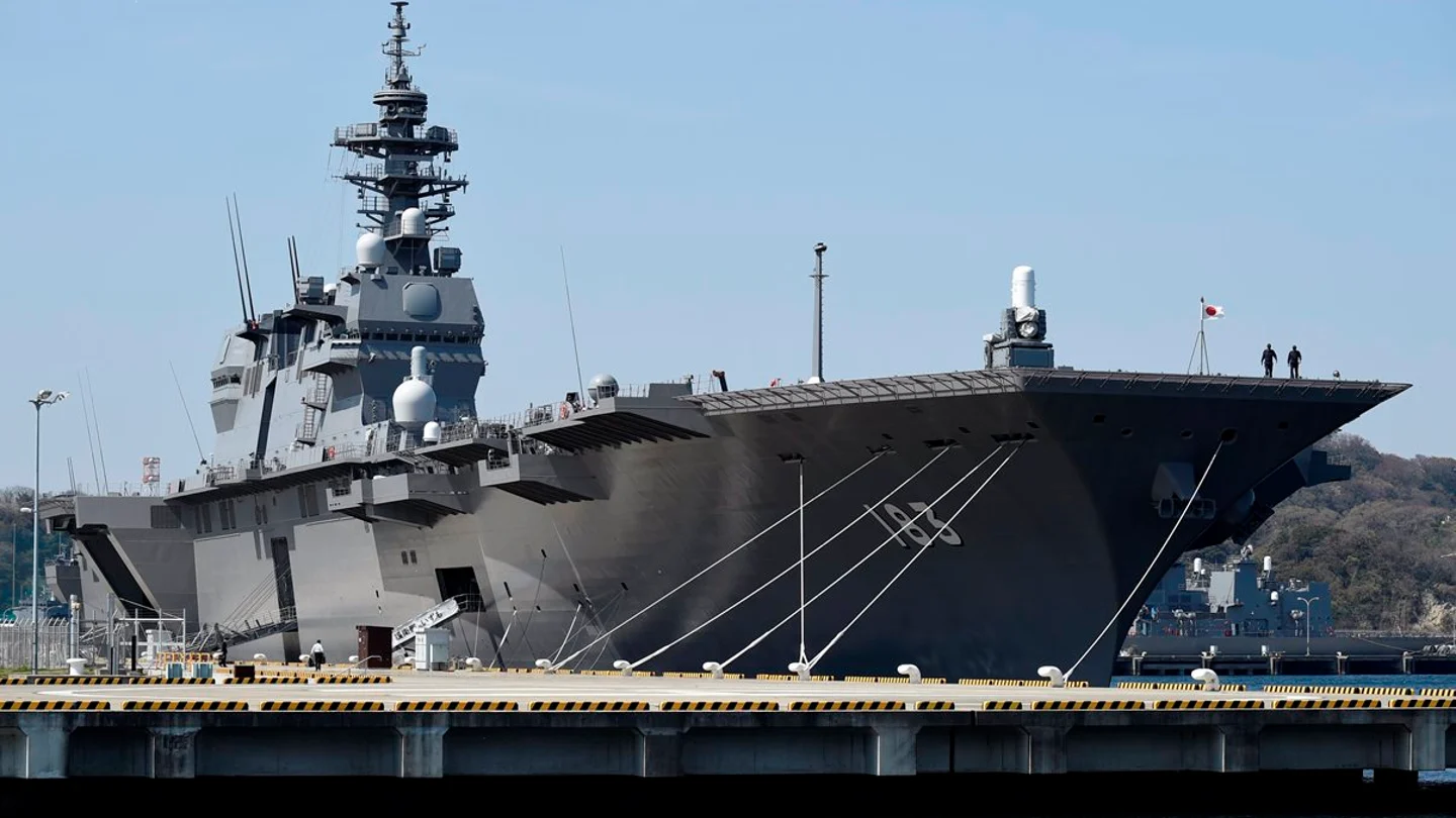 El destructor Izumo de las Fuerzas de Auto Defensa (Ejército) de Japón en una imagen de archivo El destructor Izumo de las Fuerzas de Auto Defensa (Ejército) de Japón en una imagen de archivo