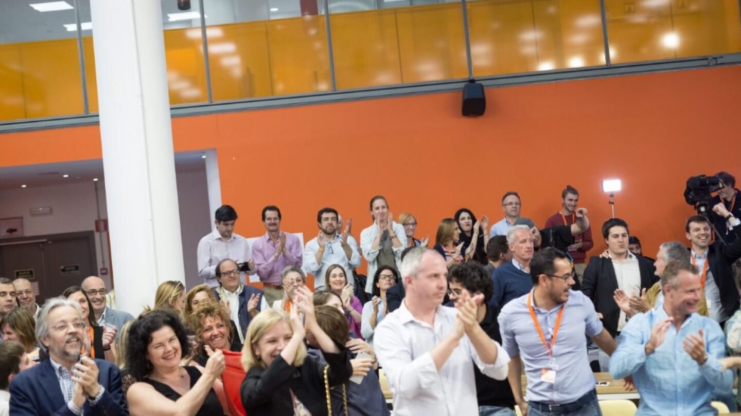 Ciudadanos celebra en su sede la victoria de Macron