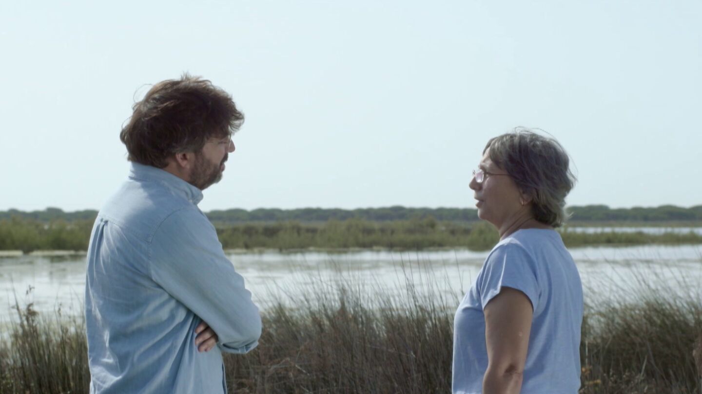 Jordi &Eacute;vole con la bi&oacute;loga Carmen D&iacute;az-Paniagua