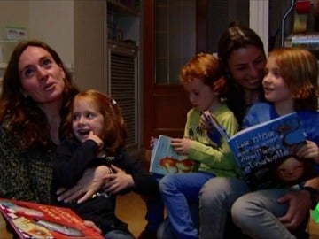 Frame 73.297143 de: MADRES GAYS Frame 73.297143 de: MADRES GAYS