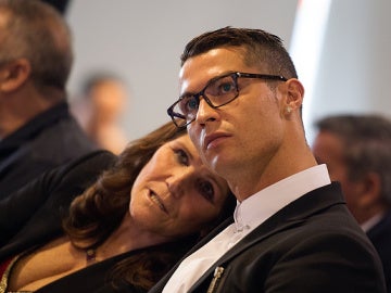Maria Dolores dos Santos Aveiro, la madre de Cristiano Ronaldo Maria Dolores dos Santos Aveiro, la madre de Cristiano Ronaldo
