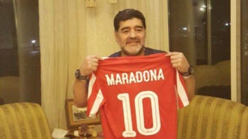 Maradona, con la camiseta del Al-Fujairah