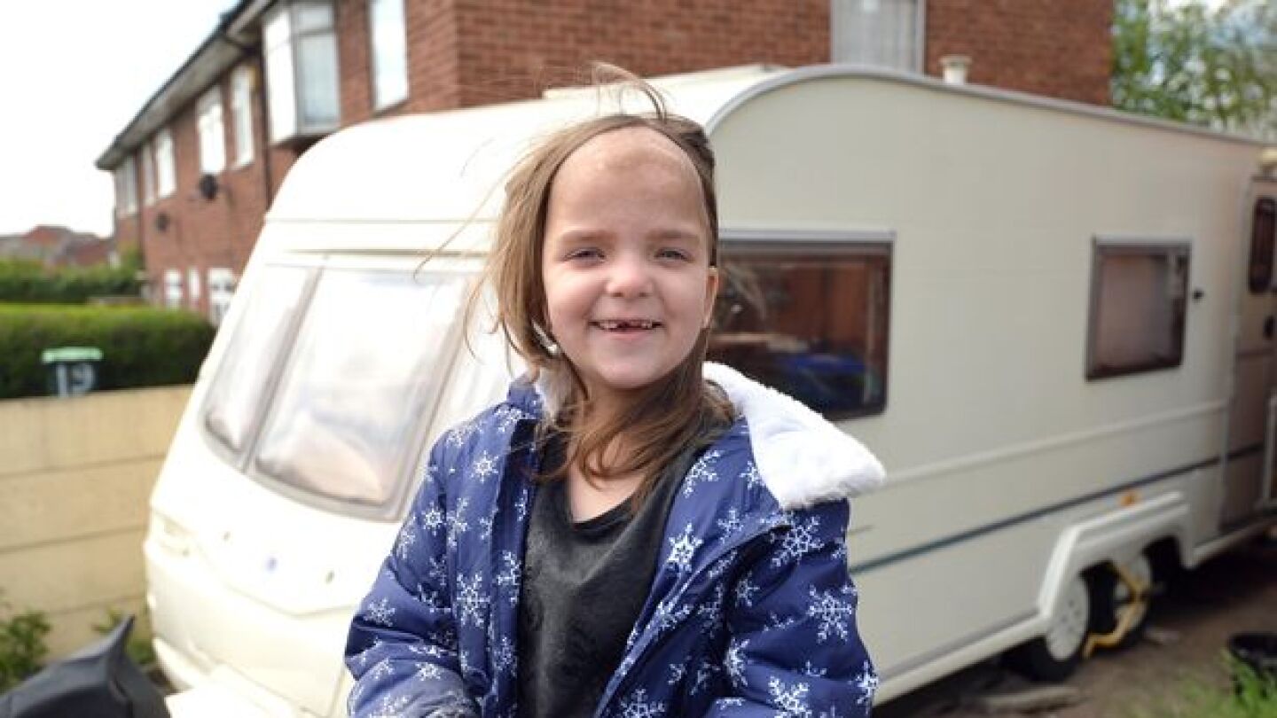 La peque&ntilde;a Madisson en su nueva caravana