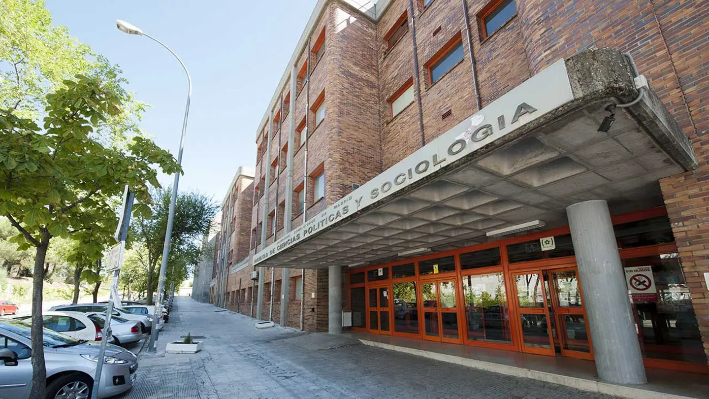 Facultad de ciencias políticas y sociología de la UCM Facultad de ciencias políticas y sociología de la UCM