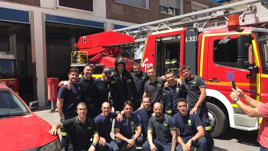 Djokovic en el parque de bomberos de Manuel Becerra Djokovic en el parque de bomberos de Manuel Becerra