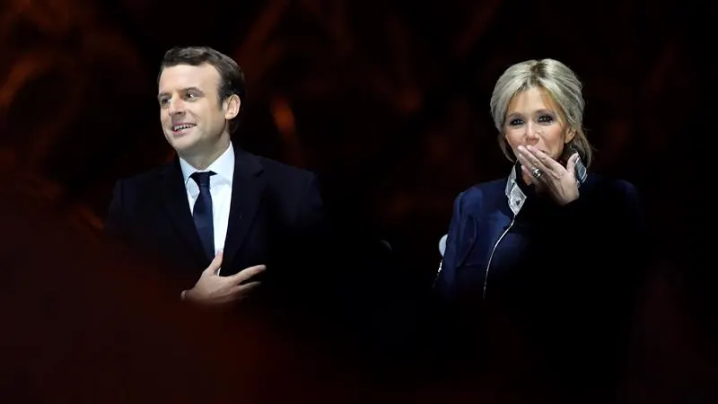 Emmanuel Macron y su mujer Brigitte