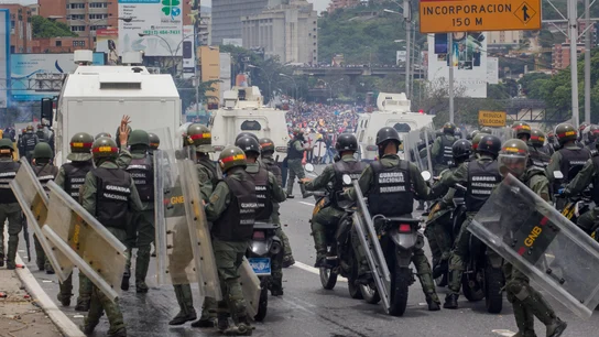 La Policía dispersa con gases lacrimógenos una manifestación en Venezuela La Policía dispersa con gases lacrimógenos una manifestación en Venezuela.